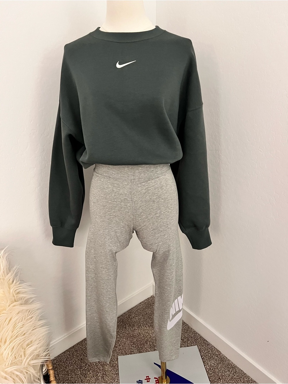 Nike Women’s gray leggings and green sweatshirt. In great condition.